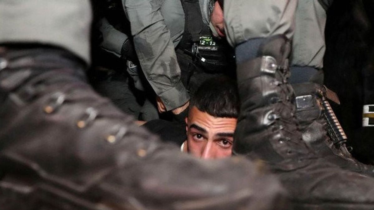イスラエル警察とパレスチナ人の衝突は月曜日の朝に再び起こった