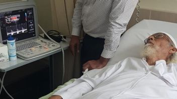 الشكوى من الصداع والغثيان، يتم علاج أبو بكر بصير من قبل RSCM