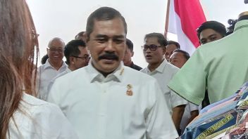 模大臣:タン・ジャーナリストのパスポートが8月4日から取り消された