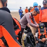 Hari Kedua, Basarnas Masih Menyisir Lokasi Hilangnya Wisatawan Terseret Ombak di Pantai Sine Tulungagung