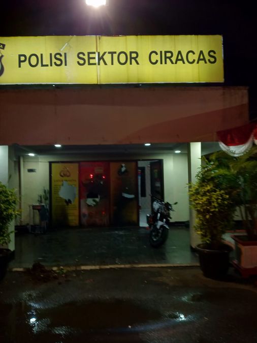 After The Attack, The Ciracas Police Headquarters Reopens Public Services