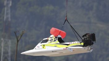 The First Round Qualification Session Of Powerboat F1 On Lake Toba Was Postponed Due To Winds
