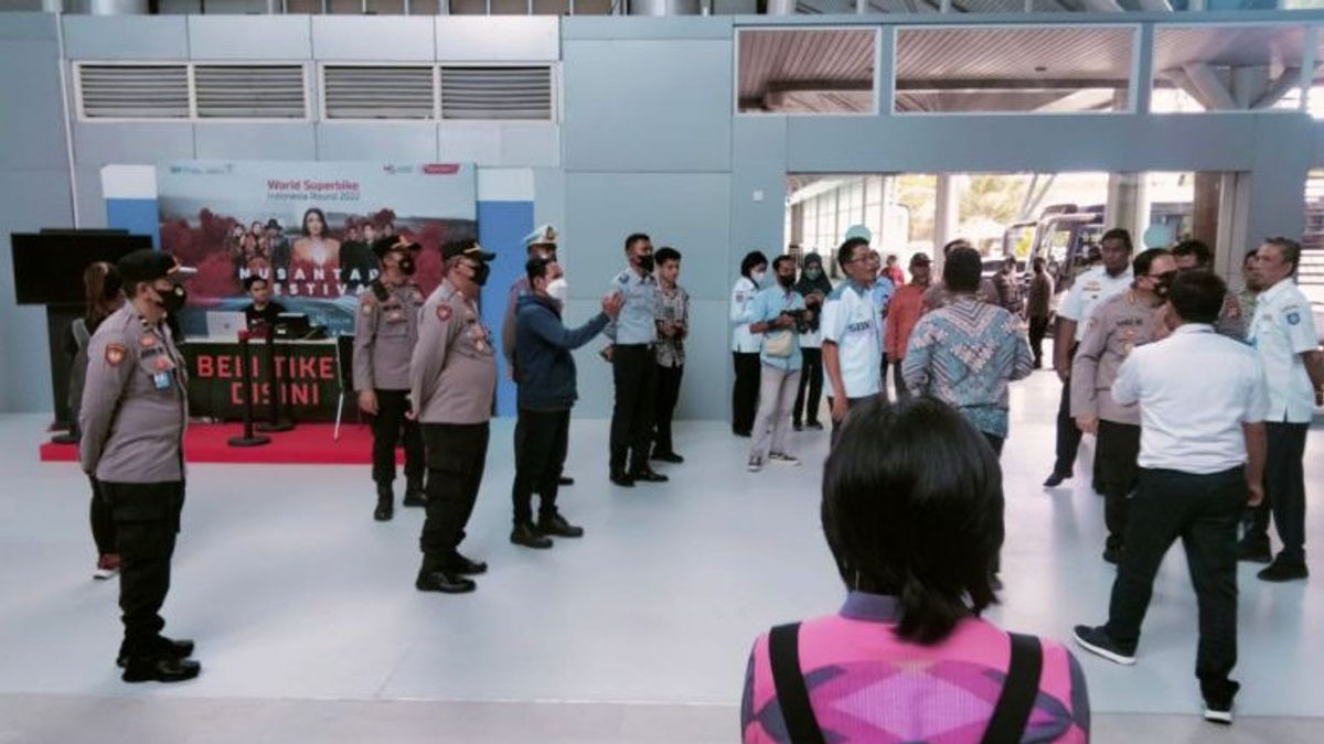 Central Lombok Police Tighten Security At Lombok Airport Ahead Of The G20
