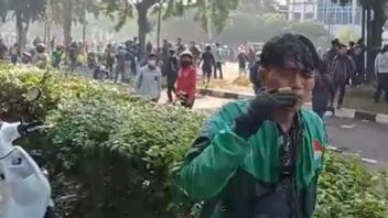 in : une série de tirs en gaz lacrymogène devant Mako Brimob rend la communauté désespérée et évanouissante