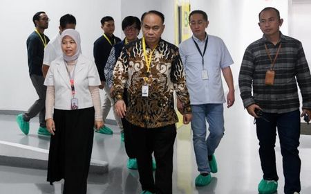 Tinjau Data Center di Sentul, Menkominfo Berkomitmen Percepat Pemulihan PDNS 2