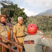 Mampir ke Bos Babadan, Ganjar Pranowo Pantau Erupsi Merapi