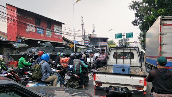 Emergency PPKM: 2 Anoa Panzers Descend At Lenteng Agung To Prevent Blocking Breakers