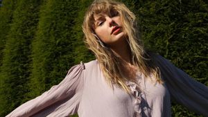 Taylor Swift Bagikan 'Pesan Acak' soal Album <i>Red (Taylor's Version)</i>