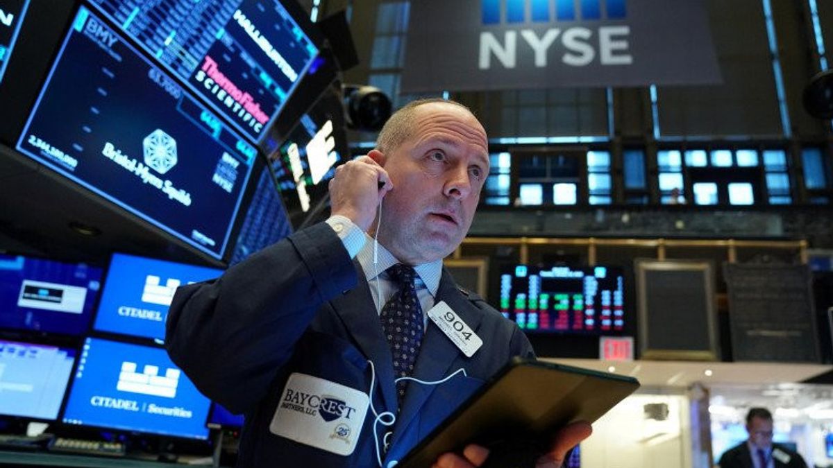 Wall Street Anjlok Terseret Arus Saham GameStop dan Vaksin COVID-19