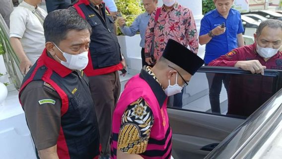 Jaksa Tahan Tersangka Korupsi Pengelolaan Aset PDAM Manado