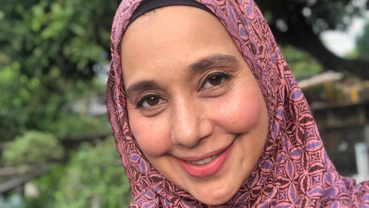 Not Passing To Senayan, Ayu Azhari Remains Grateful For Nyaleg's Intention To Worship