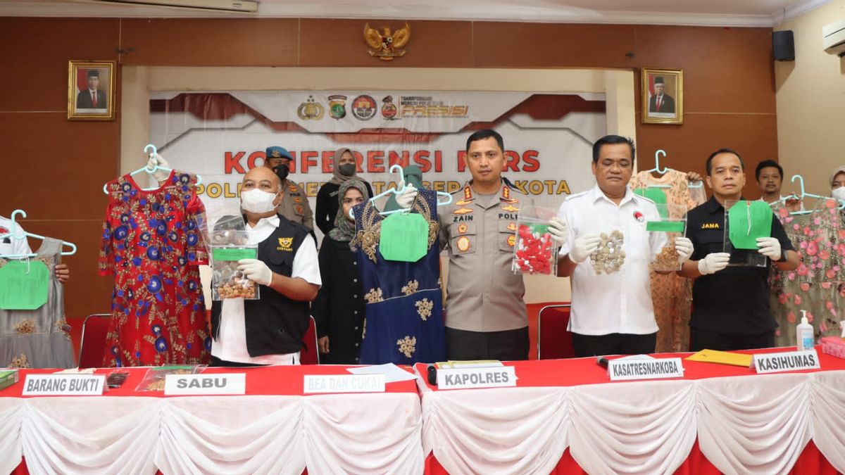 Indian Typical Party Clothing Packages Full Of Drugs Sent Through Delivery Services, Tangerang Buru Pemsok Metro Police