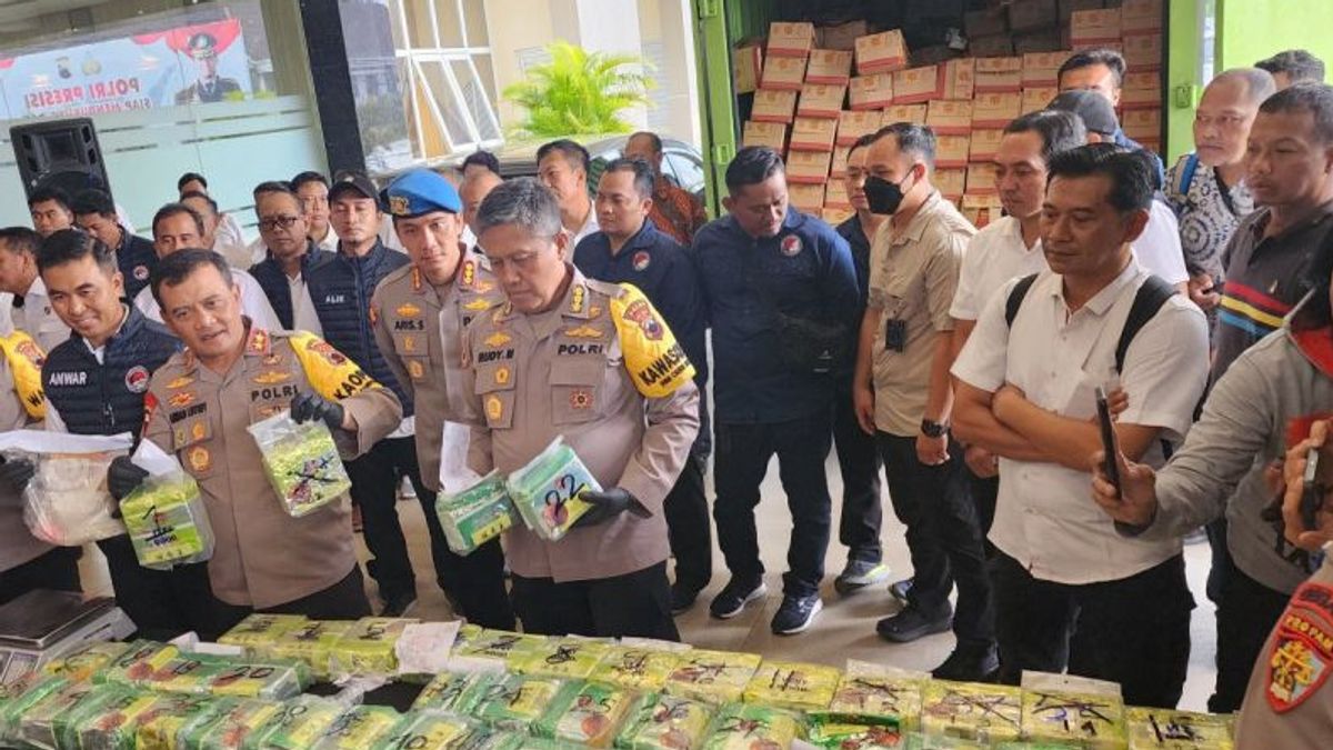 中爪哇警方透露,流通量为52公斤冰毒和数万件抽签