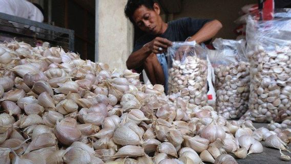 Indonesia Impor Bawang Putih, Daging Kerbau, dan Gula Pasir untuk Penuhi Stok Pangan Selama Ramadan dan Lebaran