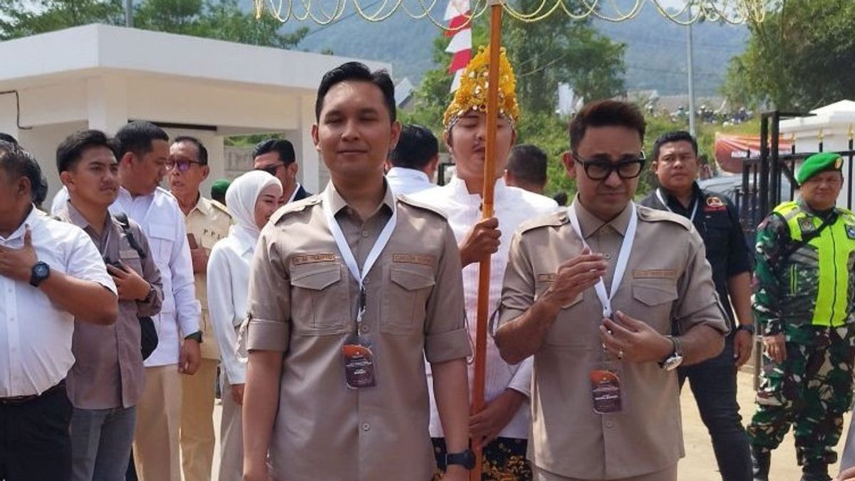 Duet Bareng Wahyu, artistes Ramzi liste électorale de Cianjur, promets de frais d’hôpital gratuits