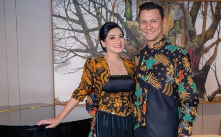 Titi Kamal hingga Atta Halilintar, 5 Potret Artis Berbatik di Hari Batik Nasional 2023