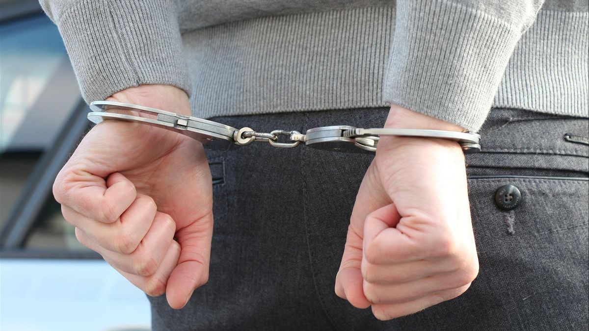 लंदन में एक महंगी घड़ी चोरी करने के 10 मिनट बाद "रोलेक्स रिपर" गिरोह गिरफ्तार किया गया