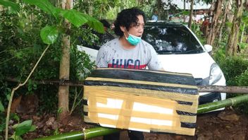 The Brio Car Was Left On The Side Of The Banyuwangi Road, It Turned Out That It Contained 40 Thousand Seeds