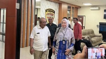 Le recteur de l’UNRI a retiré le rapport au poste de police de Riau devant ses étudiants