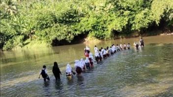 市政府安排万隆学校入学时间,避免与工作时间发生冲突