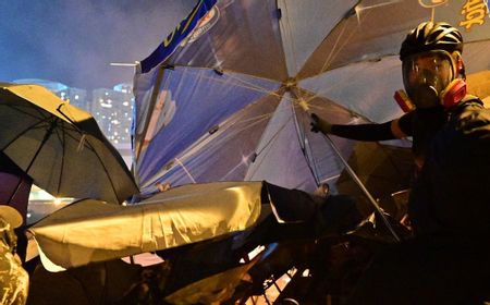 Napas Lega Demonstran Hong Kong Usai Pengadilan Tolak UU Anti-masker