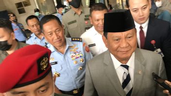Respons Santai dan Tawa Lepas Prabowo Komentari Elektabilitasnya yang Stagnan