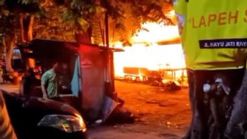 Marché Du Bois De Teck à Rawamangun En Feu