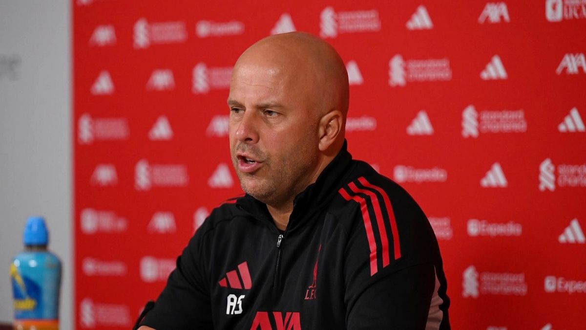 Arne Slot Menghadap Petinggi Liverpool, Berjanji Terus Berjuang Memperbaiki Tim