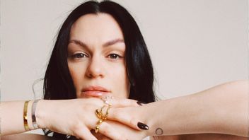 4 Tahun Berlalu, Jessie J Kembali Menyapa Pendengar secara Personal lewat <i>No Secrets</i>