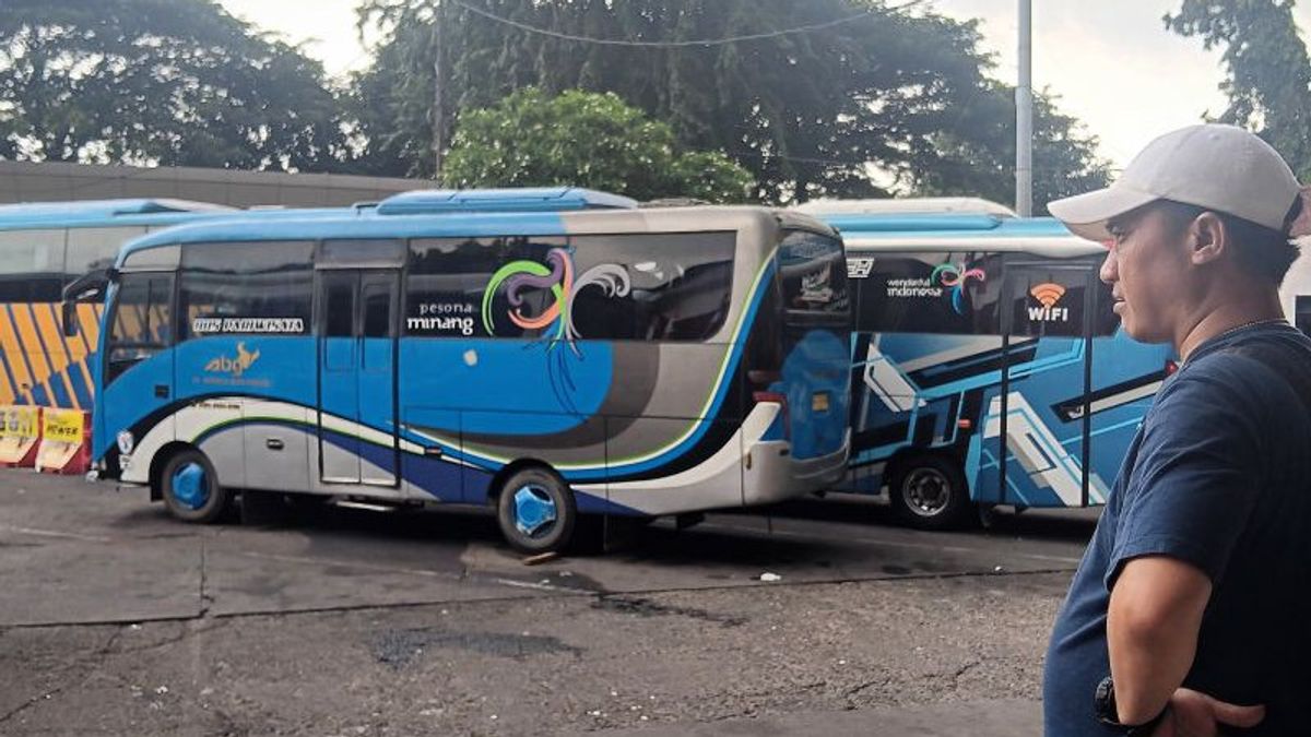 Kalideres Terminal Provides 50 Buses To Help Lebaran Travelers Running Out Of Tickets