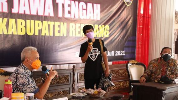 Pria Berkaos ‘COVID Rangers’ yang Alihkan Perhatian Ganjar Pranowo