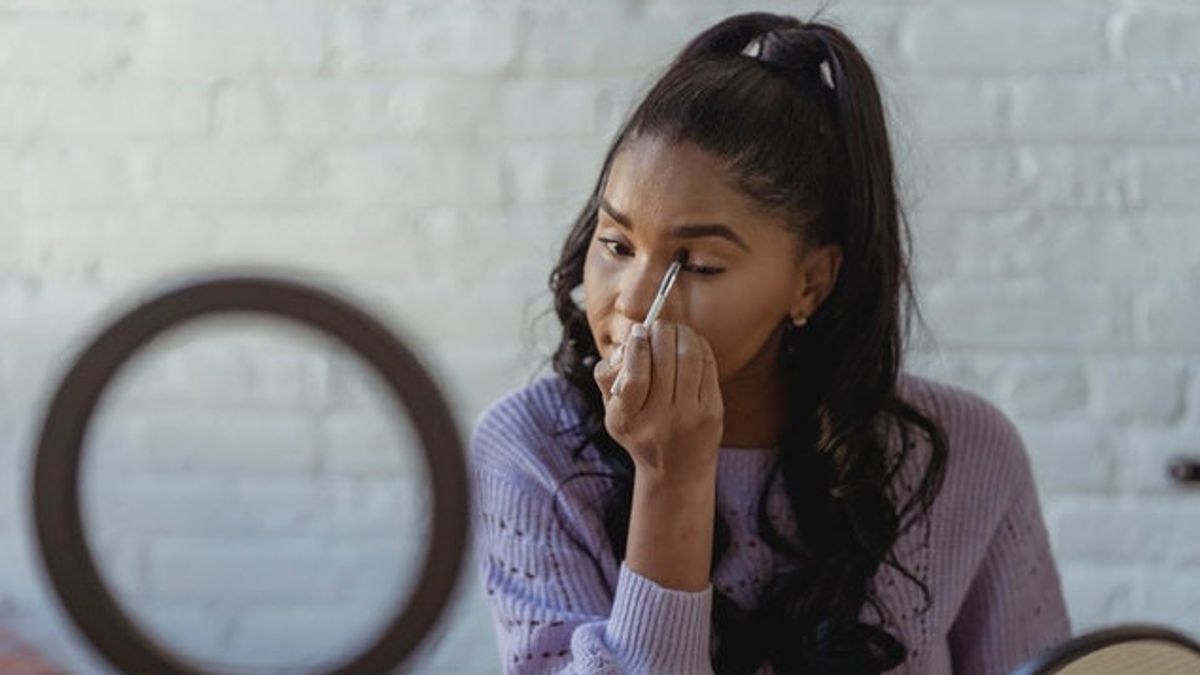 Trik Membuat Mata Tampak Lebih Besar dengan <i>Makeup</i>