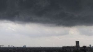 Musim Angin Kencang dan Hujan Lebat, BMKG: Akibat Pembentukan Awan Cumulonimbus