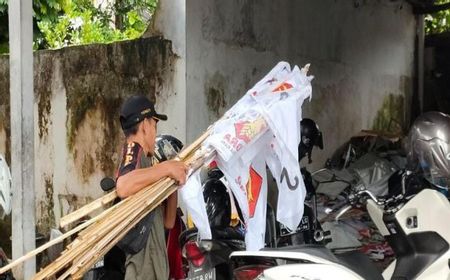 Dipasang di Pohon, Tiang Listrik dan Jembatan, Sejumlah Atribut Partai di Gunungkidul DIY Dicopot Satpol PP