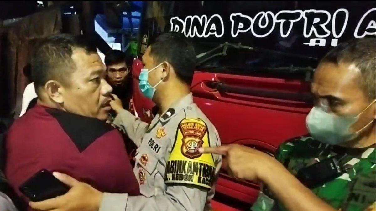 هناك رجل يدعي أنه بابينسا في موقع مداهمة Psk تاناه أبانغ، وهو عضو في تاني الذي كان غاضبا في الأصل، وفصلته الشرطة 
