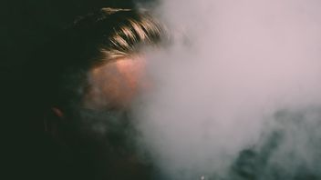 Fakta: Orang yang Merokok Sejak Muda Lebih Sulit Berhenti, Anak Harus Dilindungi