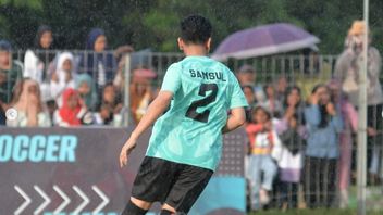 Gibran Aka Samsul Plays Football In Ambon, Removes Rasengan's Kick To Score 2 Goals