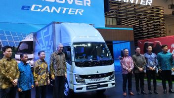 Melalui GIIAS Mitsubishi Fuso Serah Terima Unit eCanter pada Pembeli Pertama