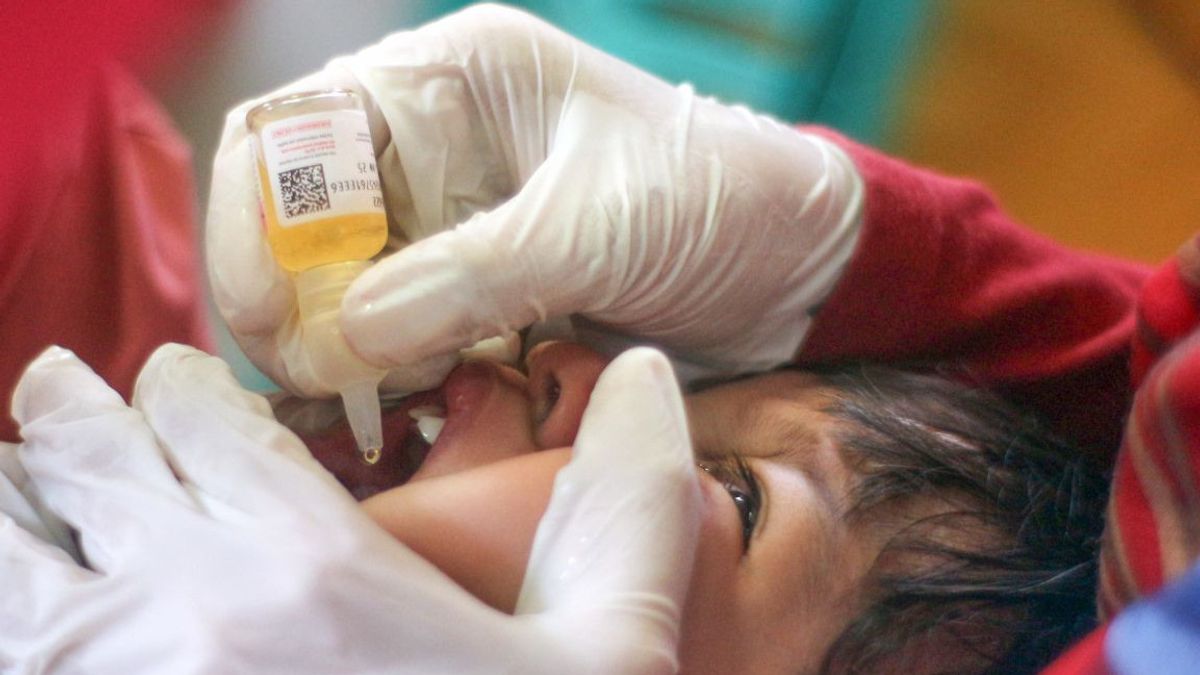保健省は、スカブミで予防接種を受けた後に死亡した男性の赤ちゃんの年表を説明しました