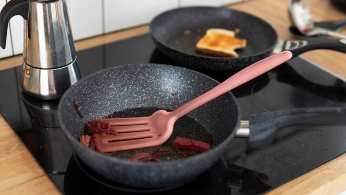 Chef Reveals 4 Foods You Shouldn't Cook in a Non-Stick Pan