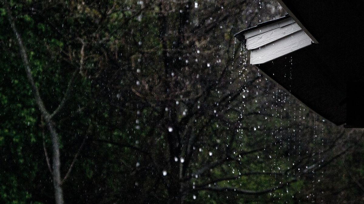 避難と難民チームを作成し、セメル地方の豪雨に注意してください