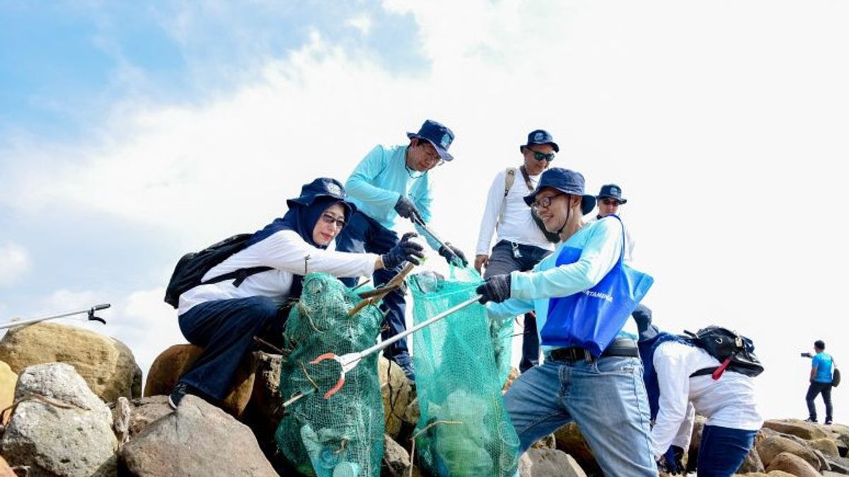 Cleaning Action, Pertamina Gathers 3.2 Tons Of Garbage From Dumai Beach And Bengkalis