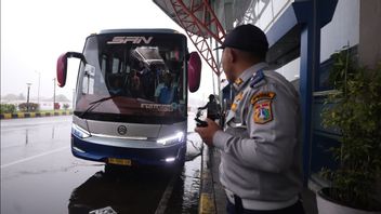 2025年圣诞节期间离开雅加达的公共汽车和私人车辆的使用量比2024年减少