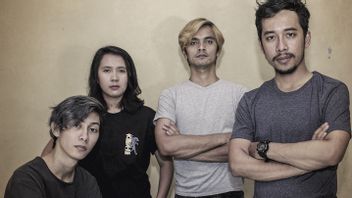 Antartick Lepas Album Debut The Lone White Wolf