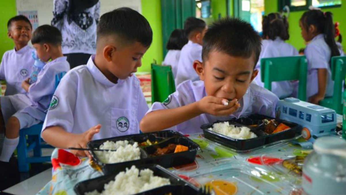 DPR-Pemerintah Rapat Evaluasi Program Makan Gratis Setelah Reses 20 Januari