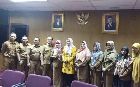 Diminta BPK Kembalikan Uang, Puluhan Guru Penerima Beasiswa Pemprov Riau Mengadu ke DPRD