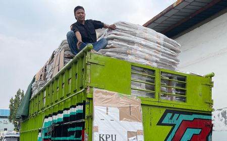 Ribuan Kotak Suara Pilkada Jakarta Tiba di Gudang KPU Jaktim