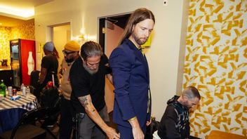 मारून 5 एनालॉग छोड़ देता है, स्टेडियम मंच से ऑडियो कॉन्सर्ट का नया युग शुरू होता है