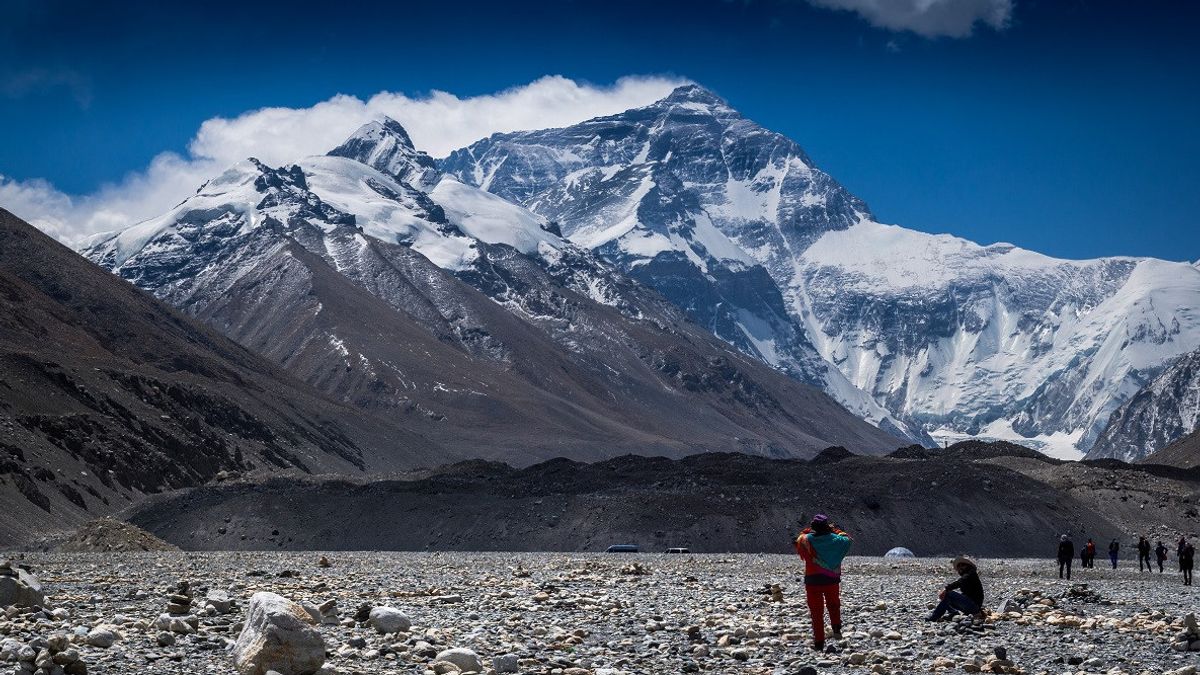 جاكرتا - أعادت الصين فتح الوصول إلى تسلق جبل إيفرست للأجانب ، وهو ما كان أكثر شهرة من خط نيبال