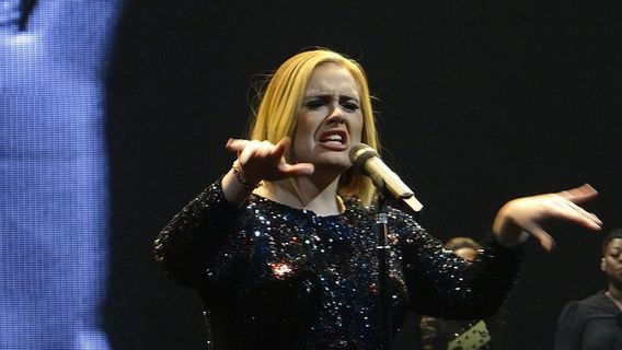 Adele Memperkenalkan Lagu Hello kepada Dunia dalam Sejarah Hari Ini, 23 Oktober 2015